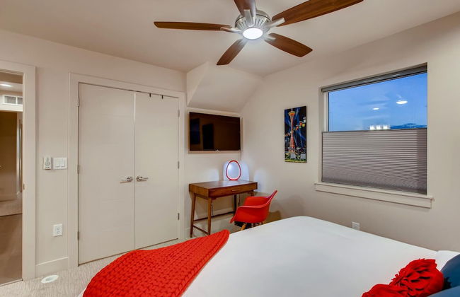 Elegant Townhome Near Old Town, Breweries and River! - Foto 8