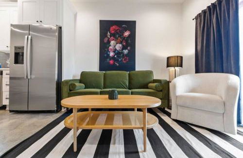 Teche House KING Bed Luxury Getaway Fast WiFi - Foto 19