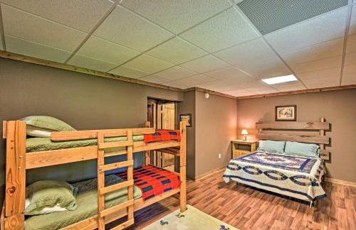 Rustic Andrews Cabin Rental with Deck and Fire Pit! - Foto 18