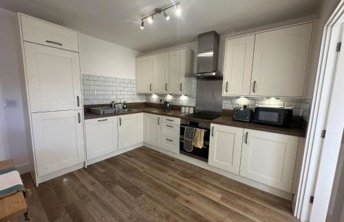 3 Bed Home with Driveway Parking for Contractors & Family stays in Stafford - Foto 23