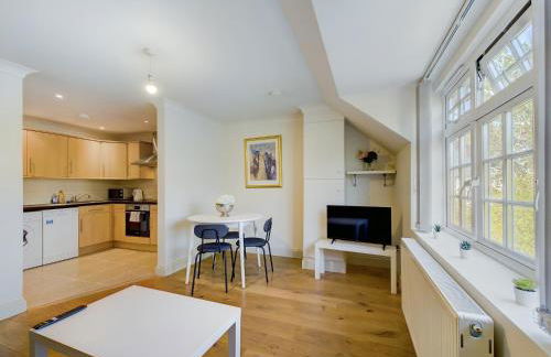 Duplex Redhill town centre Apt by Livingo Stays - Foto 9
