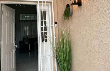 3BR - 3BA w Pool & BBQ -15 Mins to Strip & Airport - Foto 16