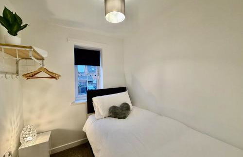 4 Bed - Parking - Fast WiFi - Desk - M6 M61 links - Pets - Foto 9