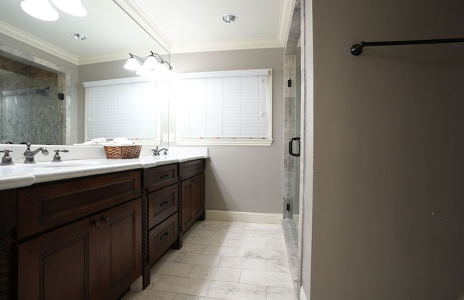 Incredible Estate 5 Bedrooms 3 Bathroom W/resort Style Rock Pool & Jacuzzi - Photo 31