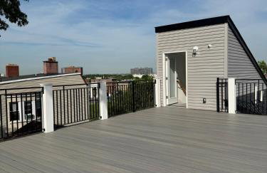 Cozy 3BR Retreat with Rooftop Near EWR & NYC Access - Photo 28