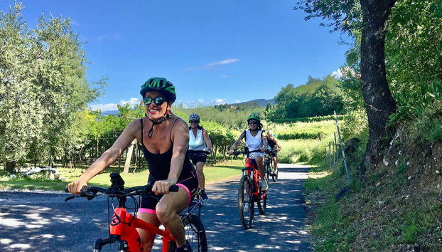 Getting to know Lazise's surroundings by bike