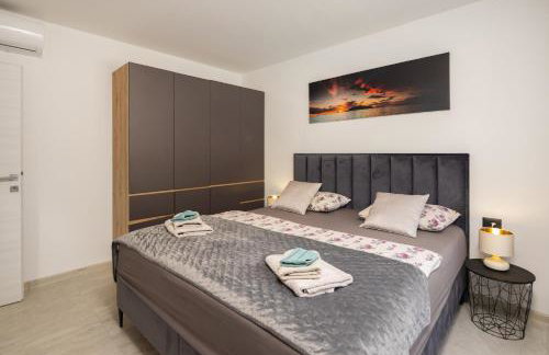 Luxury Apartment Lorena - Private Heated Pool - - Photo 35