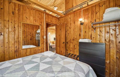 Sunnyside 2BR 1BA Relaxing Lakefront Retreat - Foto 18