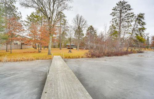 Minong Flowage Cabin with Fire Pit and Dock! - Foto 26