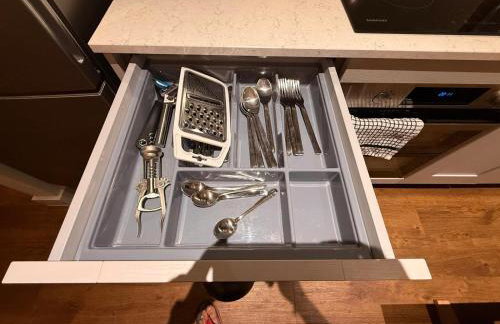 Luxury Private Room with Living Area Wembley Stadium View - Photo 30