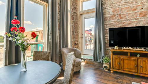 Loft-Style Apt in Dtwn Monett Pets Welcome! - Photo 5