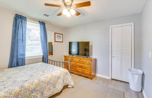 Beachy Home in Heart of Beaufort with Pool Access - Foto 9