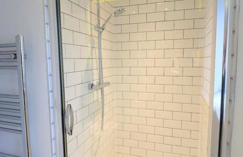 Compton Apartment with free parking - Photo 20