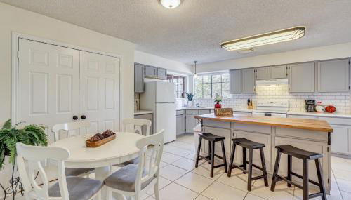 Hill Country Escape Family Home with Outdoor Oasis - Foto 5