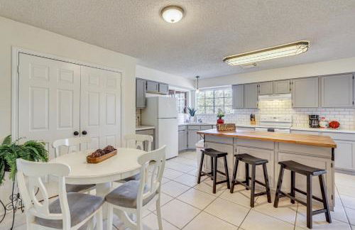 Hill Country Escape Family Home with Outdoor Oasis - Foto 5