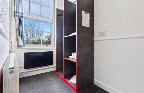 Central Dudley Stay-Sleeps 3, Kitchen&Free Parking - Photo 13