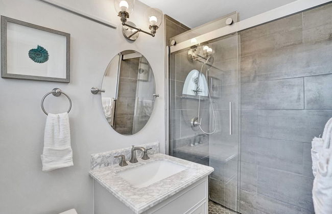 5BR with Heated Pool 5 min to Beach - Photo 29