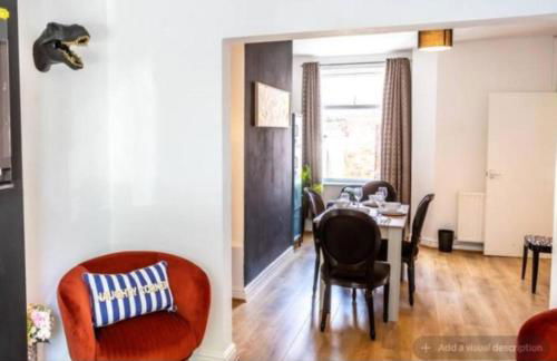 Charming 3BDR House By Homestyles Hosts Short Lets & Serviced Accommodation Hoole With Free Parking & Free WiFi - Photo 13