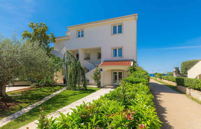 Penthouse Mira - Photo 1