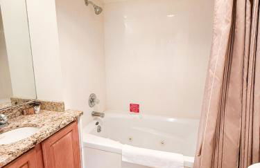 Treetop Village-2Bed2BathPoolsDockPickleball - Foto 17