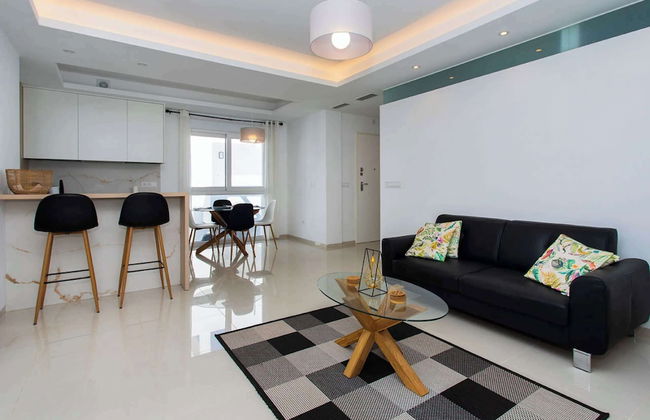 Sunset Paradise - Sleeps 4, Pool, Terrace & Views - Foto 7