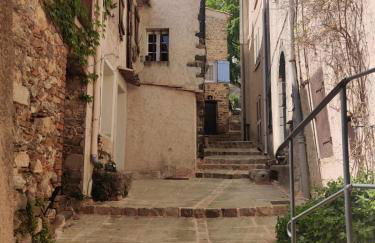 Logement neuf centre du village aux pieds du château - Foto 3