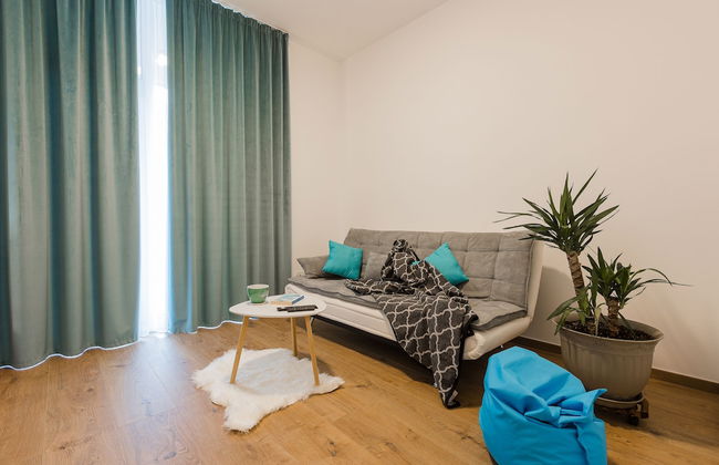 Essenza Charming Two BedRoom Apartment - Photo 4