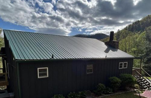 Cabin with a view in Hot Springs—walk to AT - Foto 19