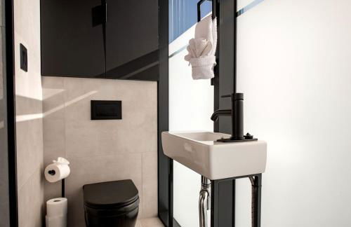 Stunning Mirrored Glass Cabin with Hot Tub & Sauna near Lookout Mountain, Dade County, GA - Foto 13