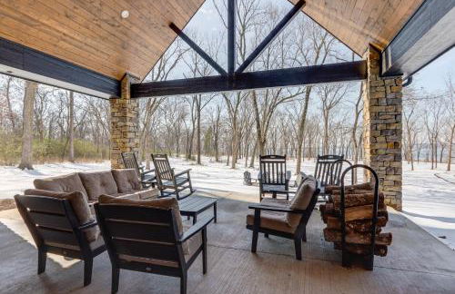 Game Room and Hot Tub! Lakefront Monkey Island Haven - Foto 38