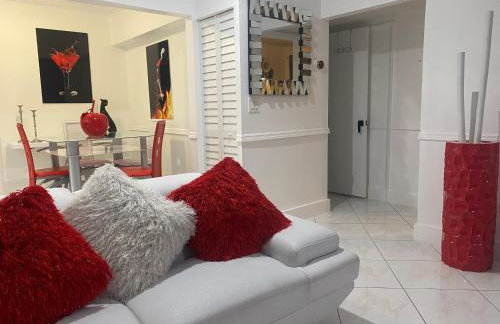 Beautiful House 7 min from Miami Airport w FREE parking - Photo 15