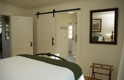 In the Woods by a Pond! Sugar Ranch Guest House! - Foto 12