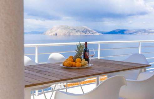 2 Bedroom Amazing Apartment In Lukovo - Foto 9