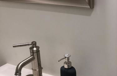 Renovated Cottage Minutes From Downtown - Foto 18