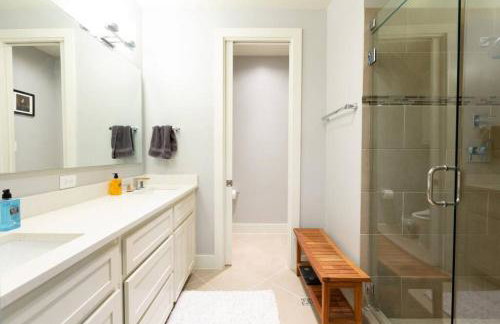 Stunning Townhome Near Uptown - Photo 20