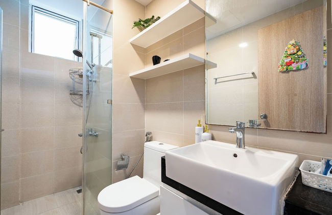 Golden Mansion - Transit Apt Free POOL & GYM - Photo 27