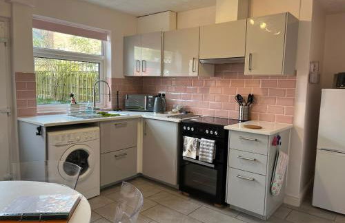 Two Four Four, holiday home in Matlock - Foto 9