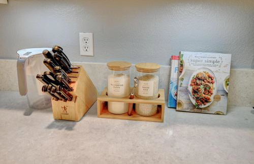 Gorgeous 6BR with Pool and Spa - Photo 12