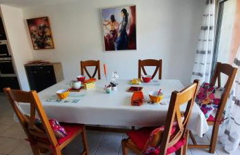 Les Romarins, appartement impeccable et son parking privé - Foto 13