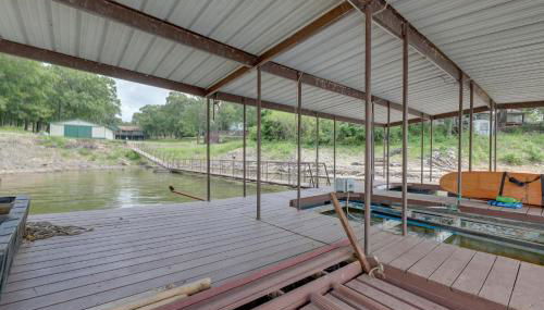 Lakefront Grove Cabin Shared Dock and Seasonal Pool - Foto 2