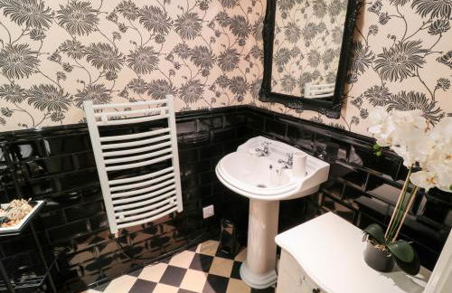 Sneaton Hall Apartment 4 - Photo 11