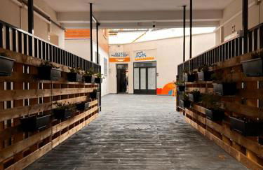 R8 Trabajo y Descanso Premium Junto a Metro Madrid - Photo 6