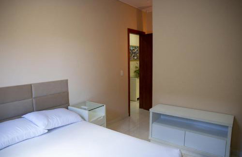 Chalé com Deck e Churrasqueira nas Montanhas - Foto 18