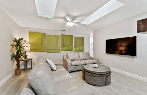 Red Royalty Pool, King Bed, Yard - Foto 2