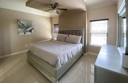 Pool, Patio and Yard Chic South Texas Home - Foto 12