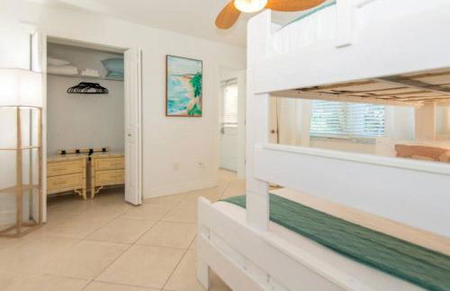 Coastal 2BD Beach Access Condo - Steps to Ocean - Foto 10