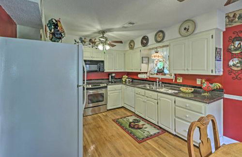 Secluded Edgemont Getaway with Huge Outdoor Deck! - Foto 9