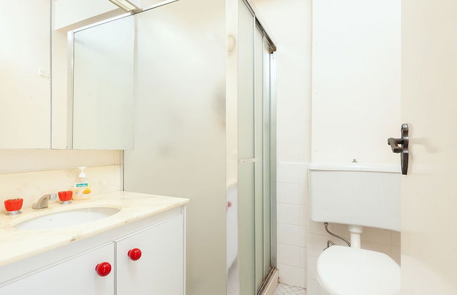 Bondi Apt for 4 Panoramic Ocean - Photo 10