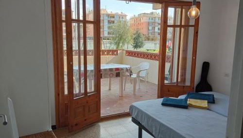 Apartament amb dues grans terrasses de 50 m2 i 16 m2 a 300 m de la platja - Foto 2
