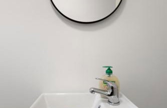 Modern 5 Bed 2 Bath House w Free Parking - Photo 25